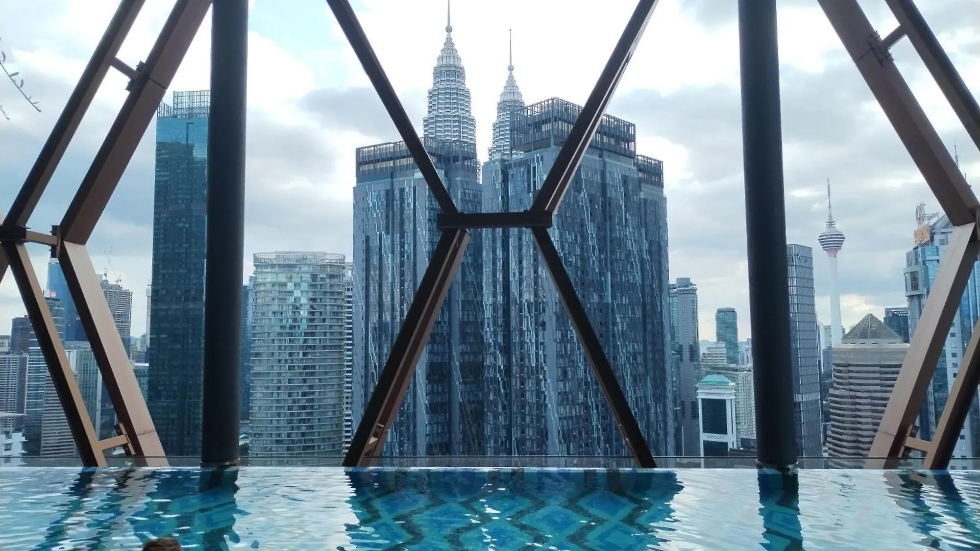 Scarletz Suite Klcc By Starworld Suite contacts